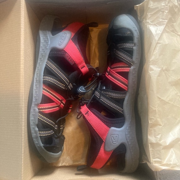KEEN Drift Creek H2 Men’s Black and Red Hiking Sandals - Picture 1 of 8